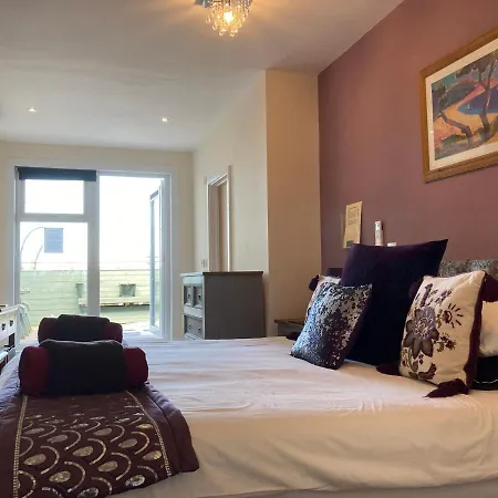 The Quies 4* New Quay